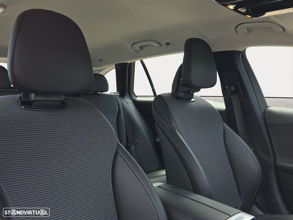 Mercedes-Benz C 300 — fotografia 14