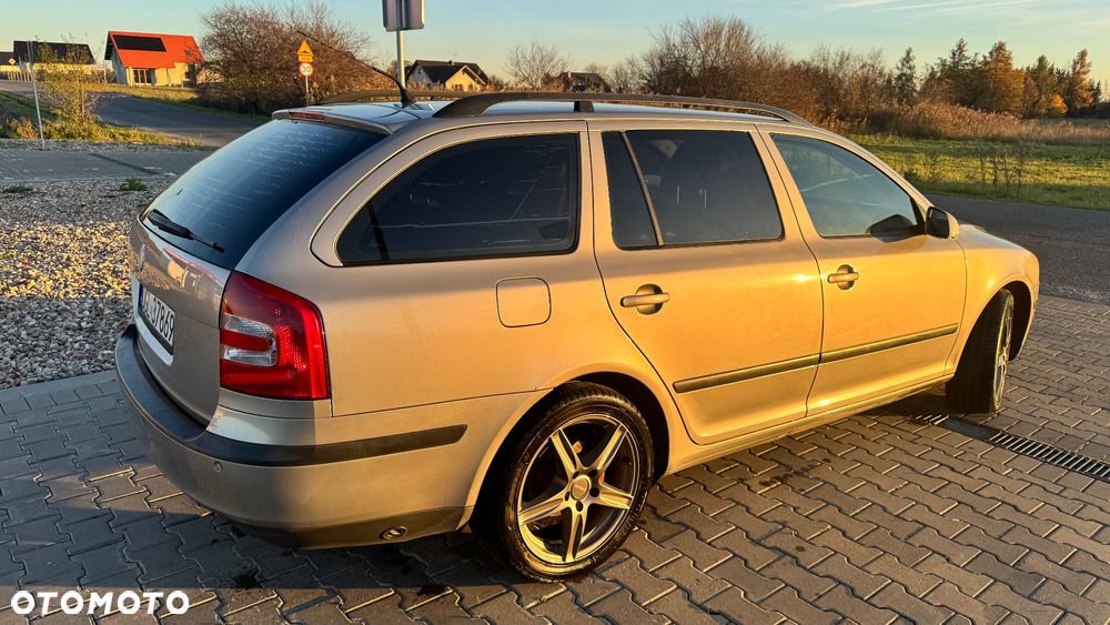Skoda Octavia 2.0 FSI Elegance Tiptr - 6