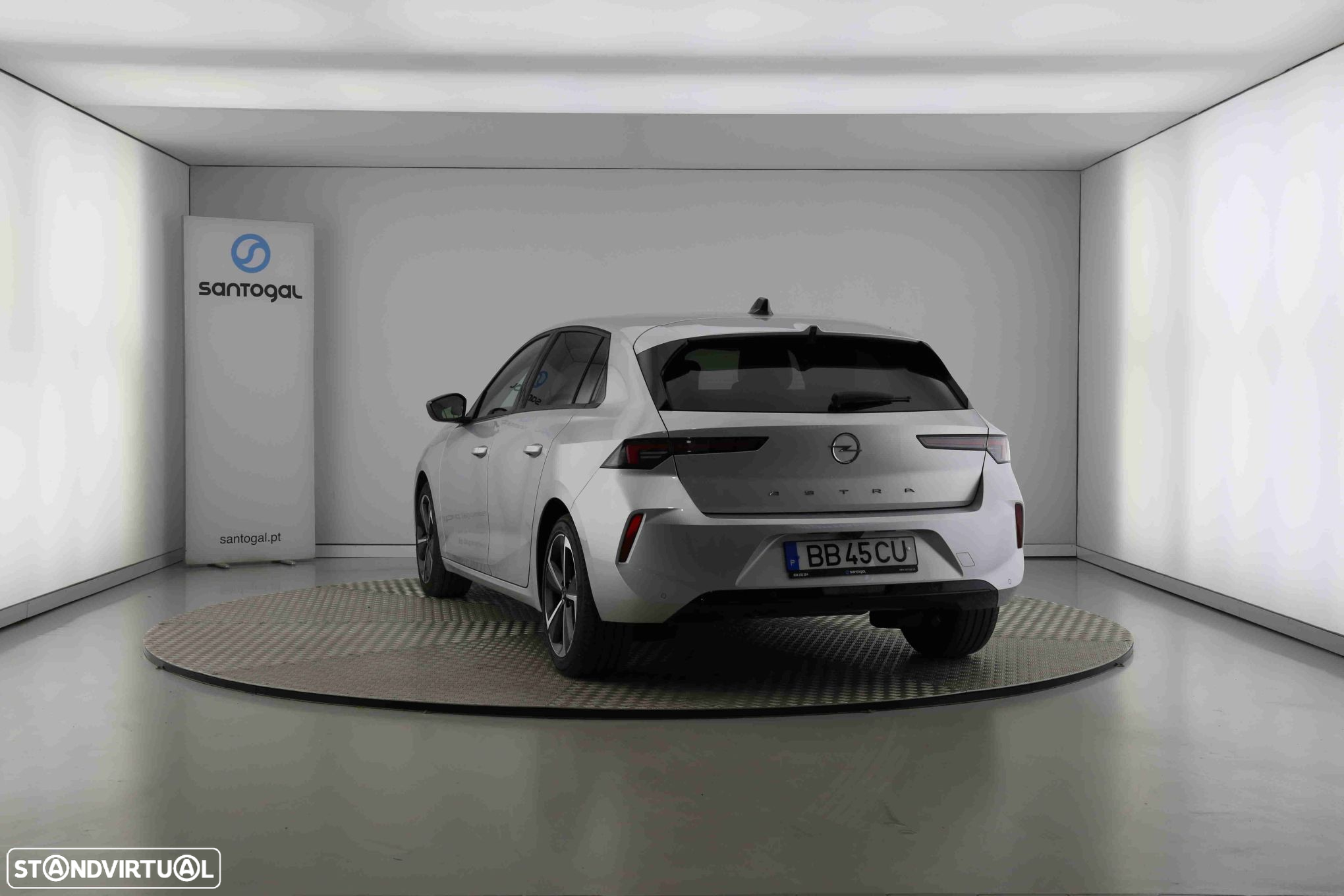 Opel Astra 1.2 T Elegance - 3