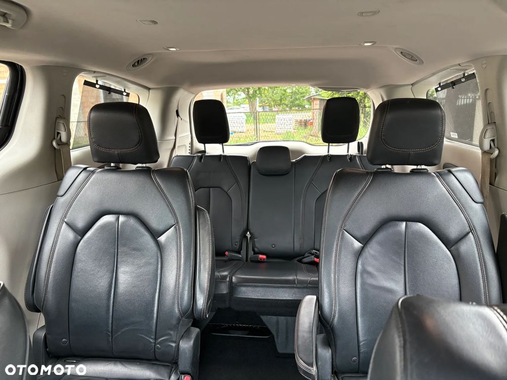 Chrysler Pacifica - 32