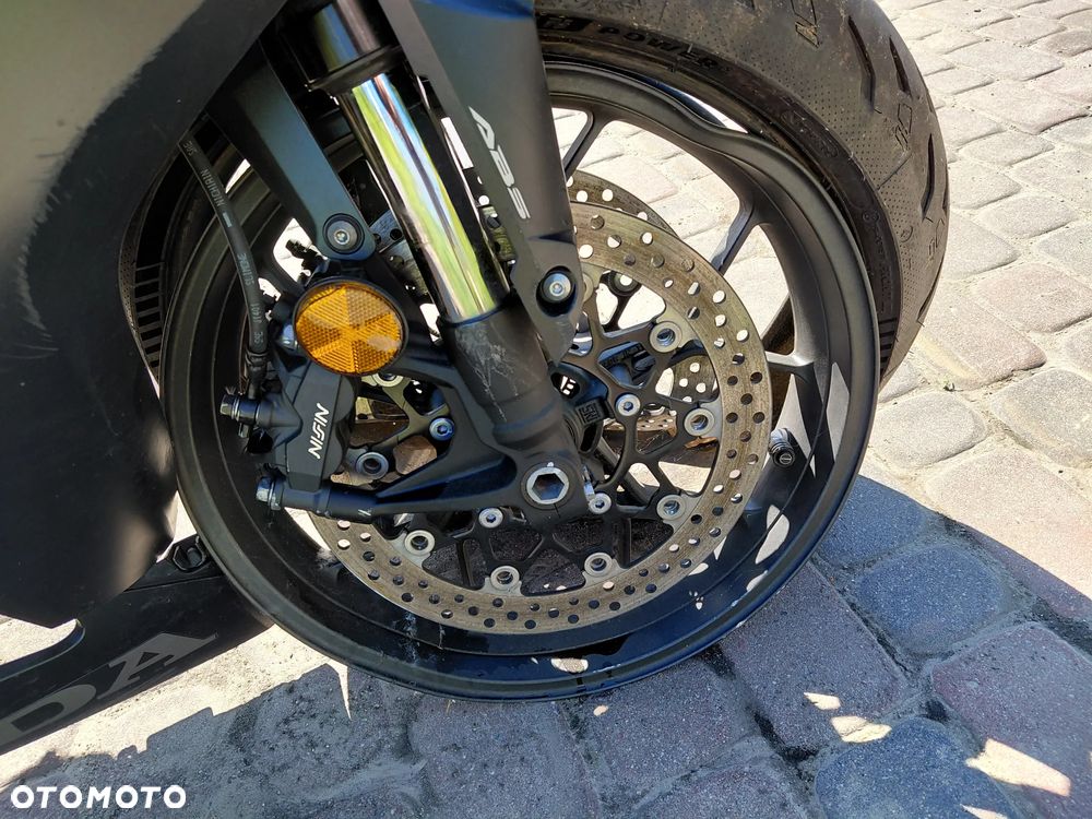 Honda CBR - 13