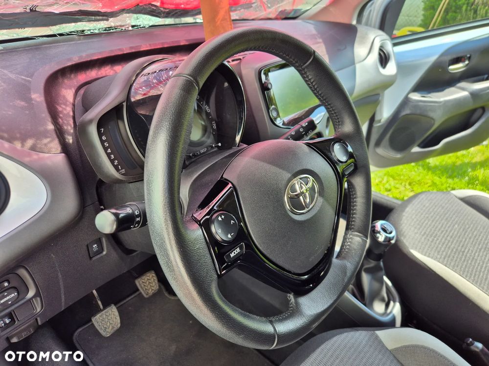 Toyota Aygo x-play - 25