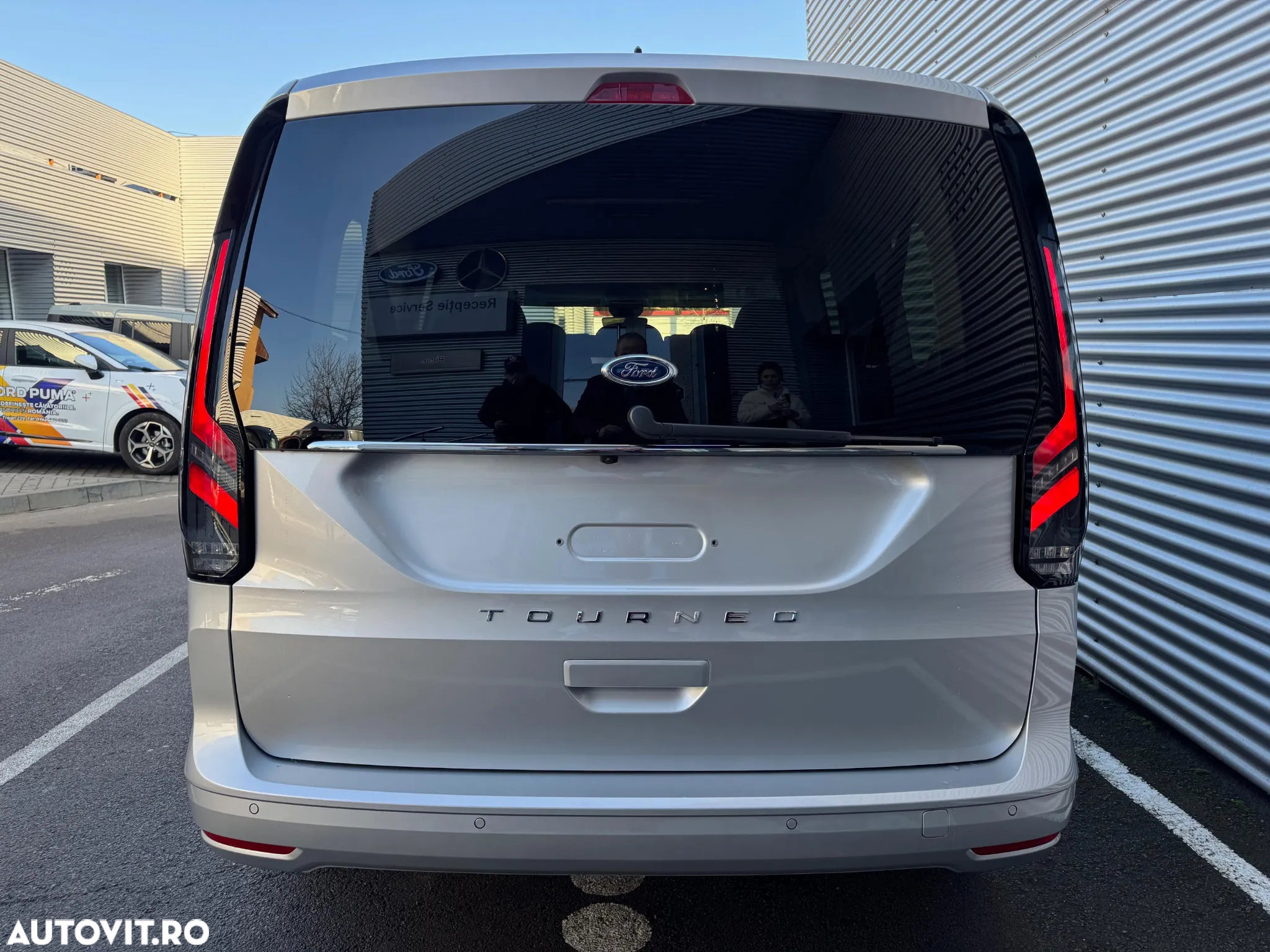 Ford Tourneo Connect 1.5L EcoBoost LWB Titanium - 13