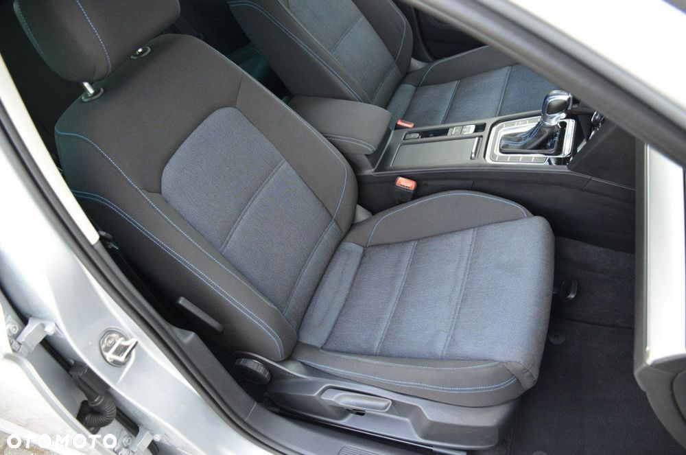 Volkswagen Passat - 27