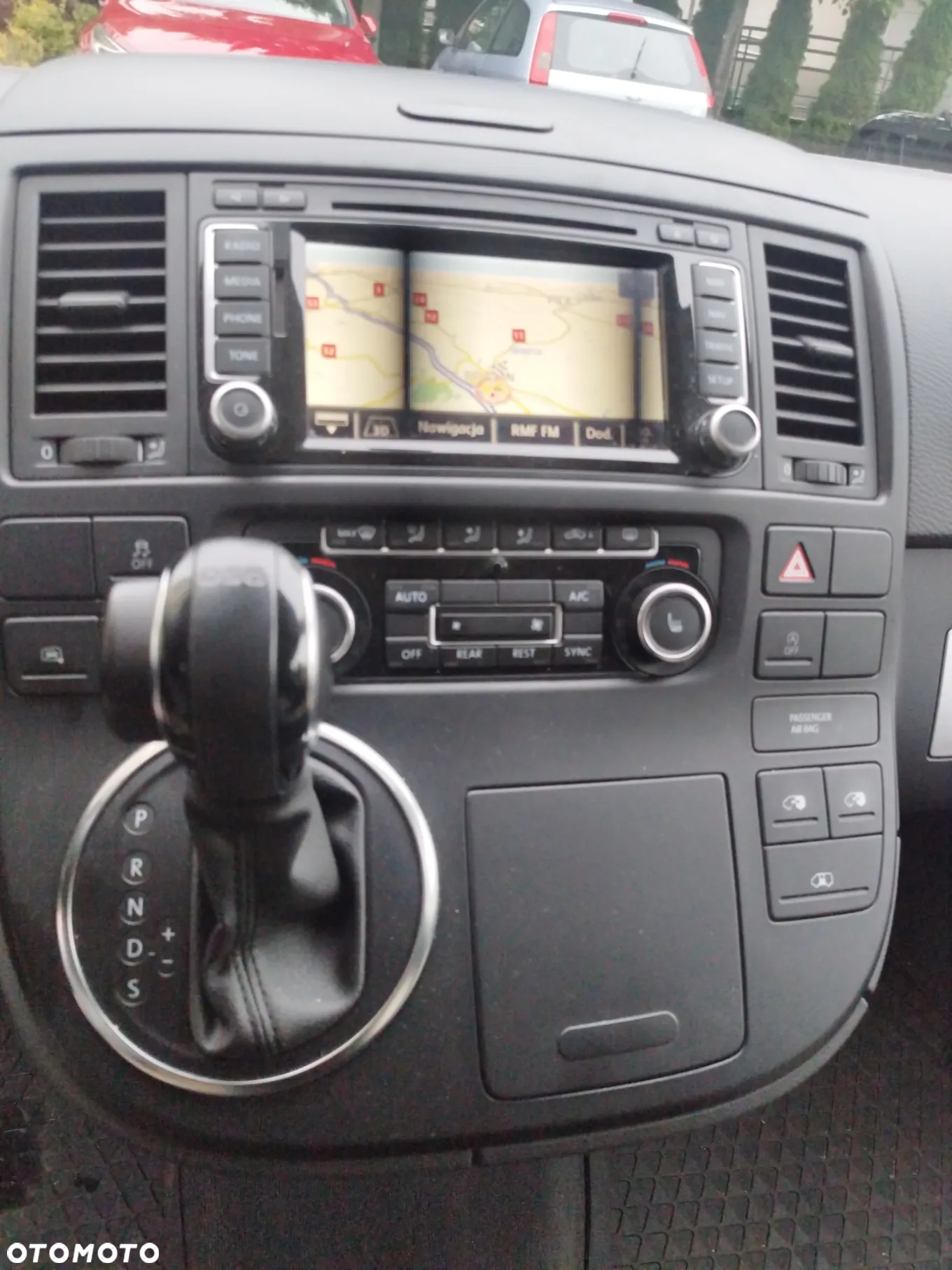 Volkswagen Multivan - 11