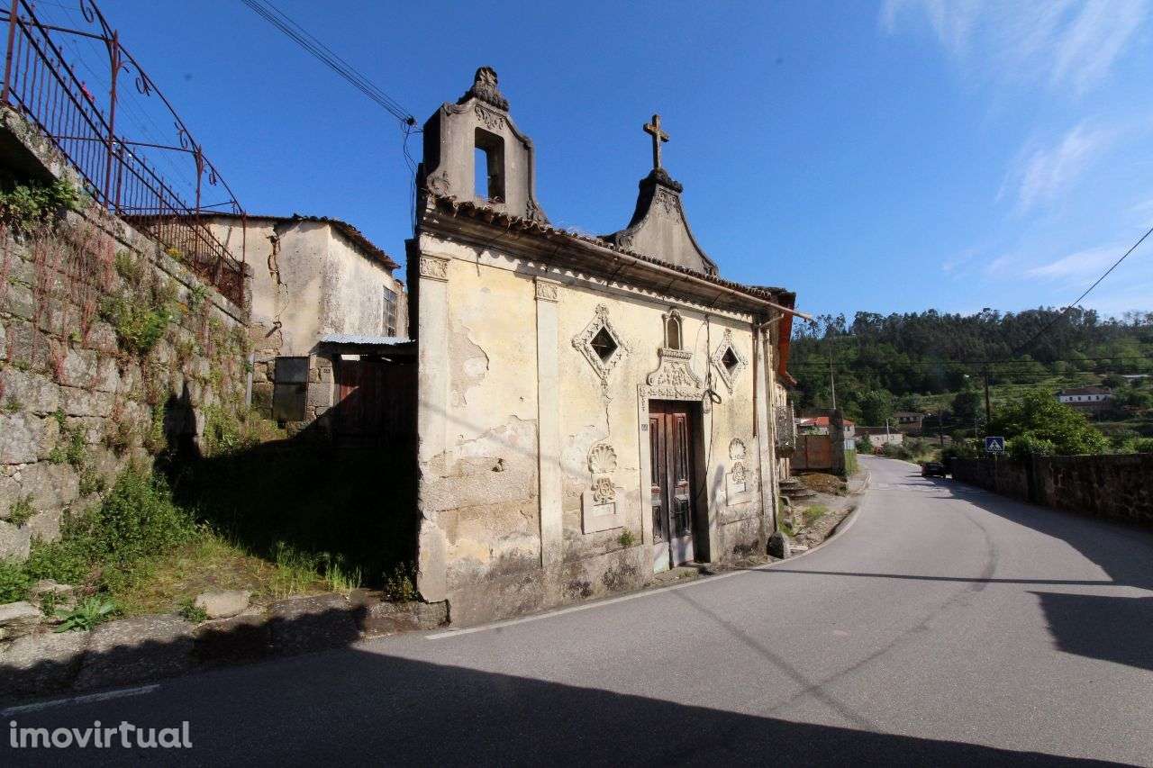 Moradia Centenária para Reconstrução - Grande imagem: 4/13