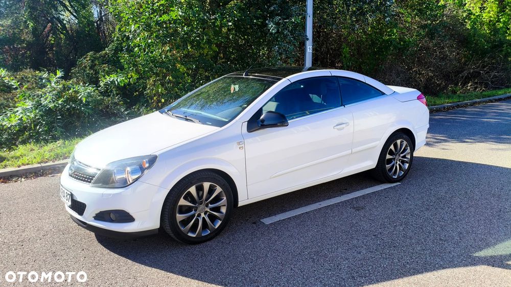 Opel Astra 2010 photo 4