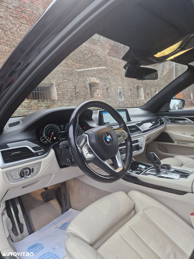 BMW Seria 7 740e iPerformance - 25