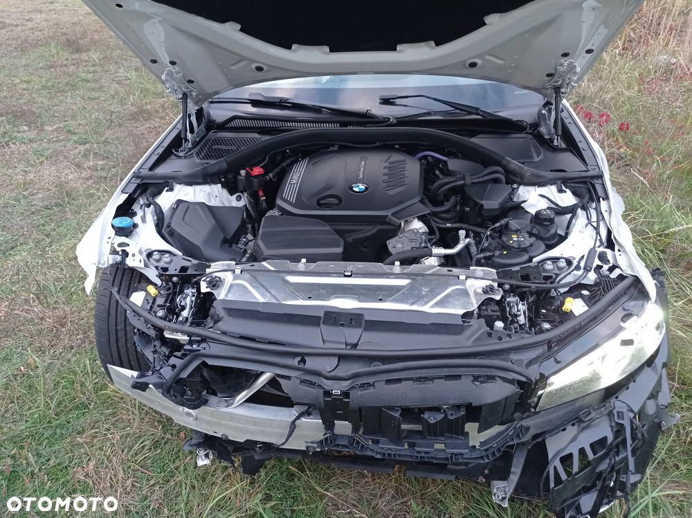 BMW Seria 3 318d mHEV - 8