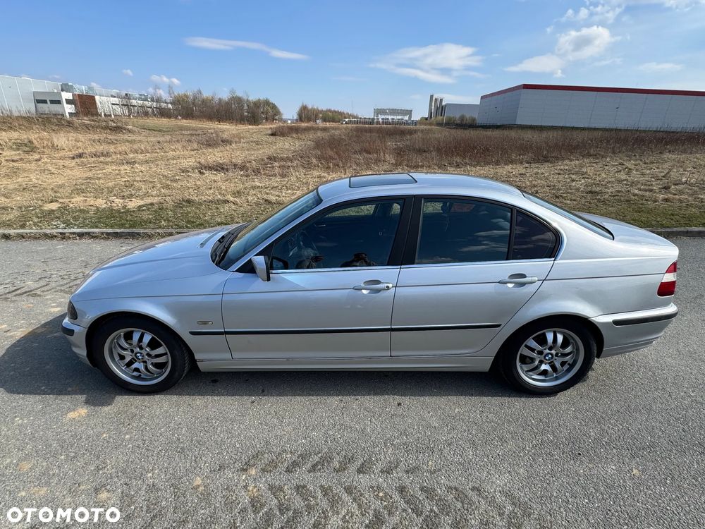 BMW Seria 3 323i - 4