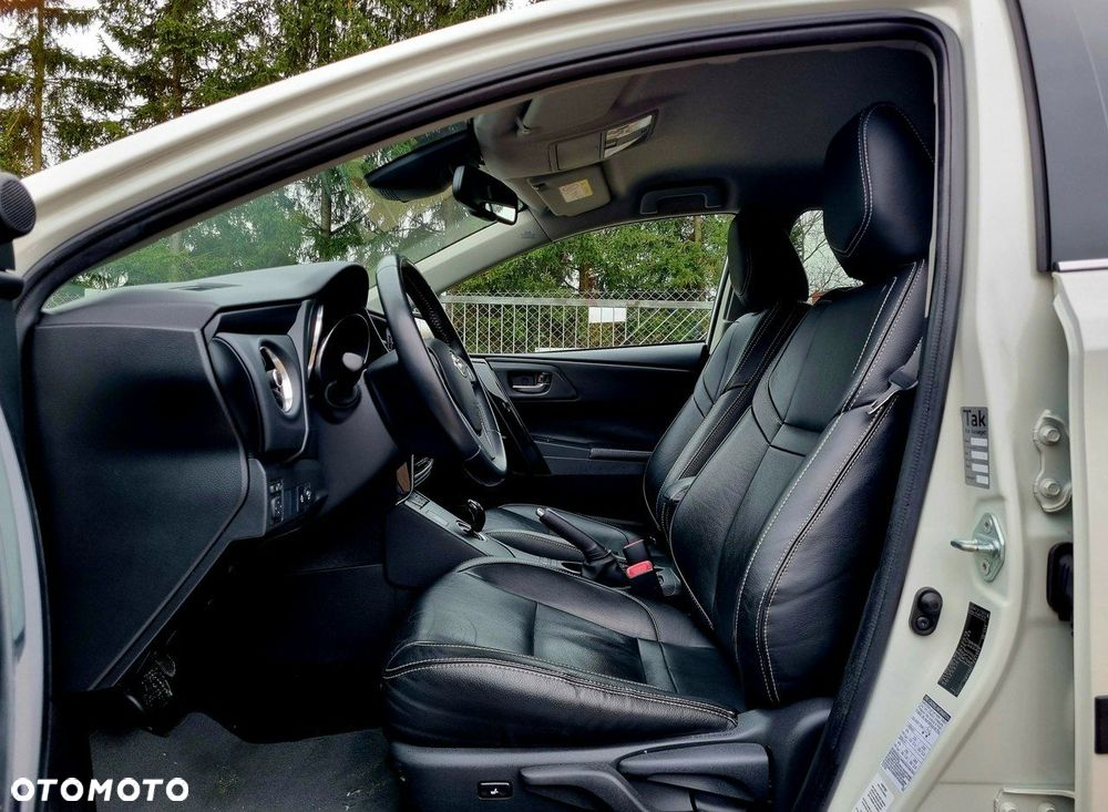Toyota Auris Hybrid 135 Prestige - 9