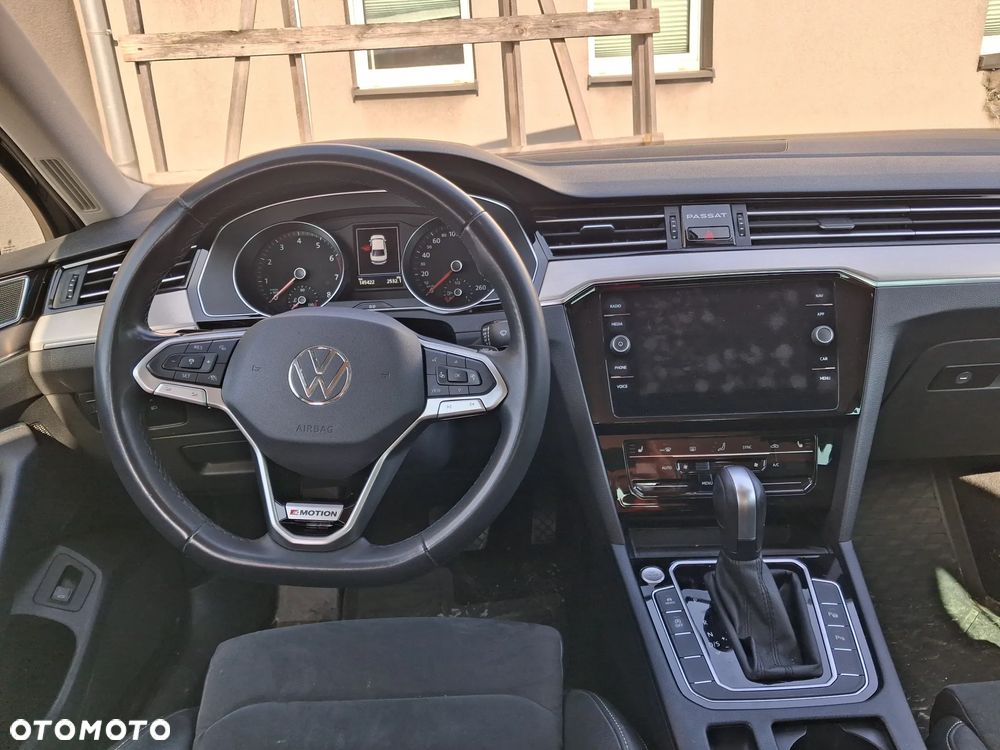 Volkswagen Passat - 8