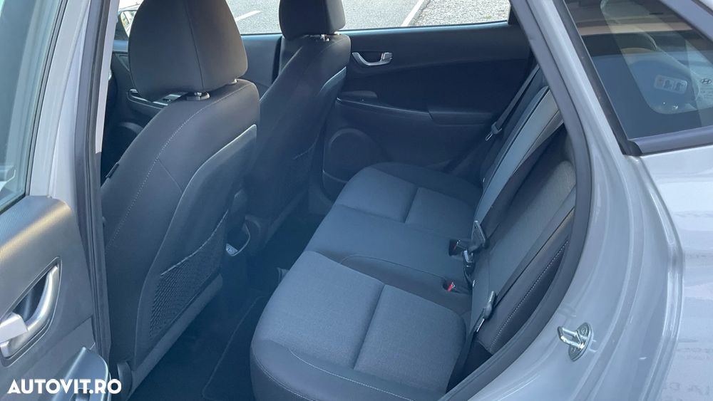 Hyundai KONA - 11
