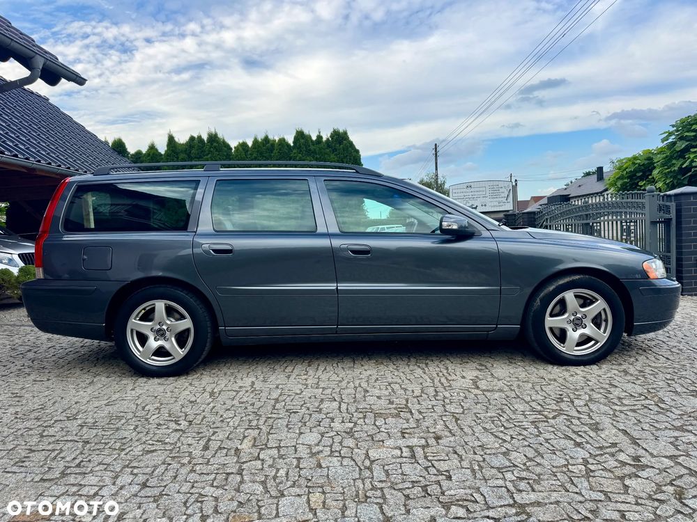 Volvo V70 2.4 Premium - 4