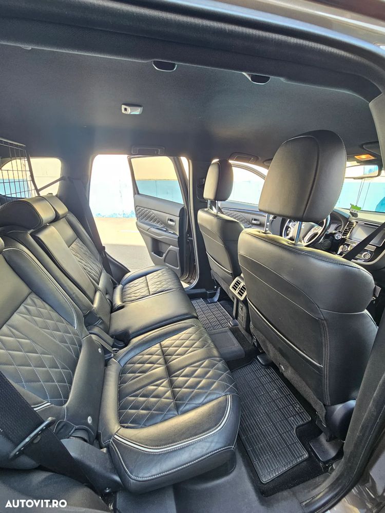 Mitsubishi Outlander PHEV 2.4 L 4X4 Instyle - 15