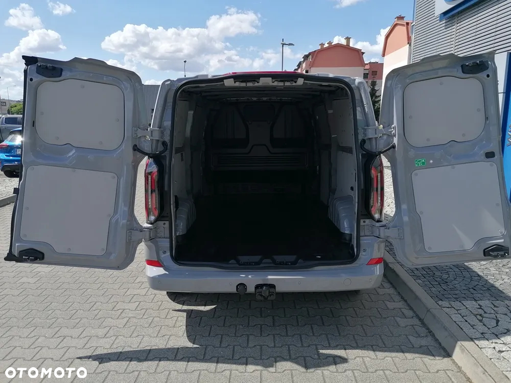 Ford CUSTOM VAN LIMITED - 12