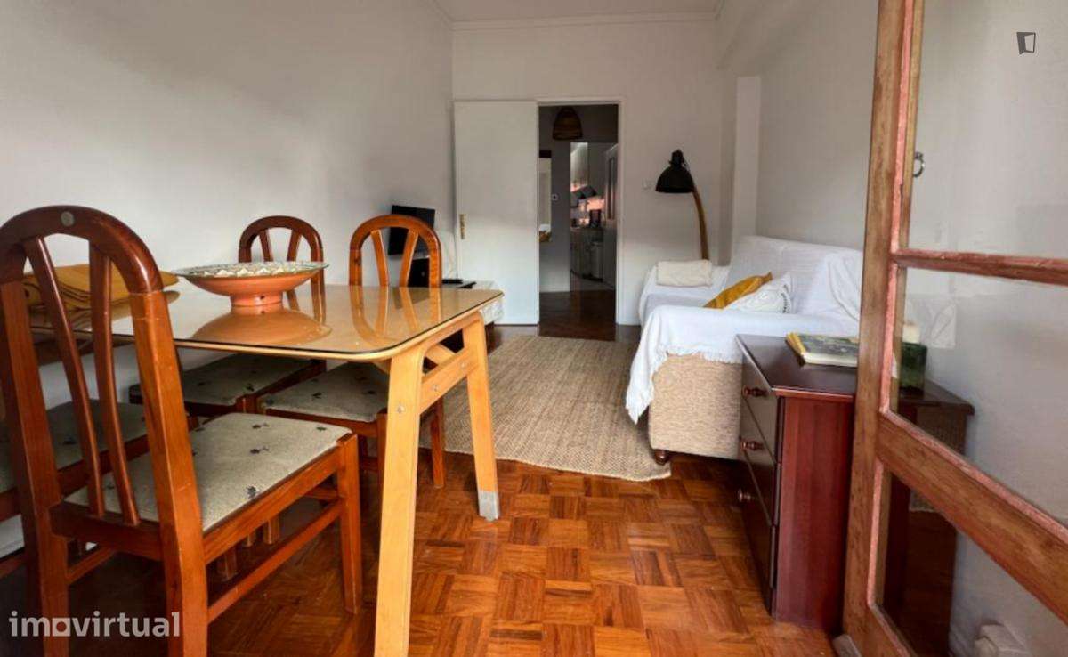 Quarto - localizado em Linda-a-Velha Lisbon - Grande imagem: 4/14