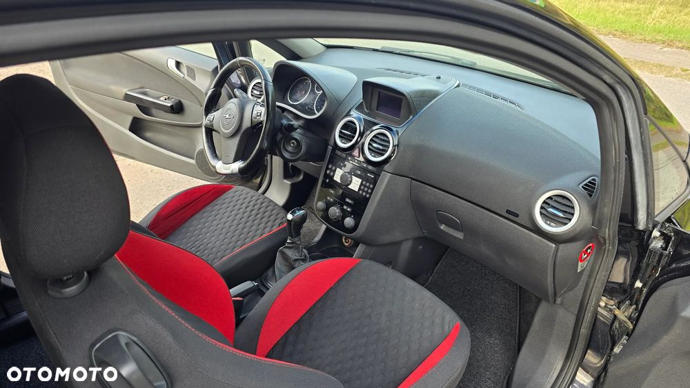 Opel Corsa 1.6T GSI - 30
