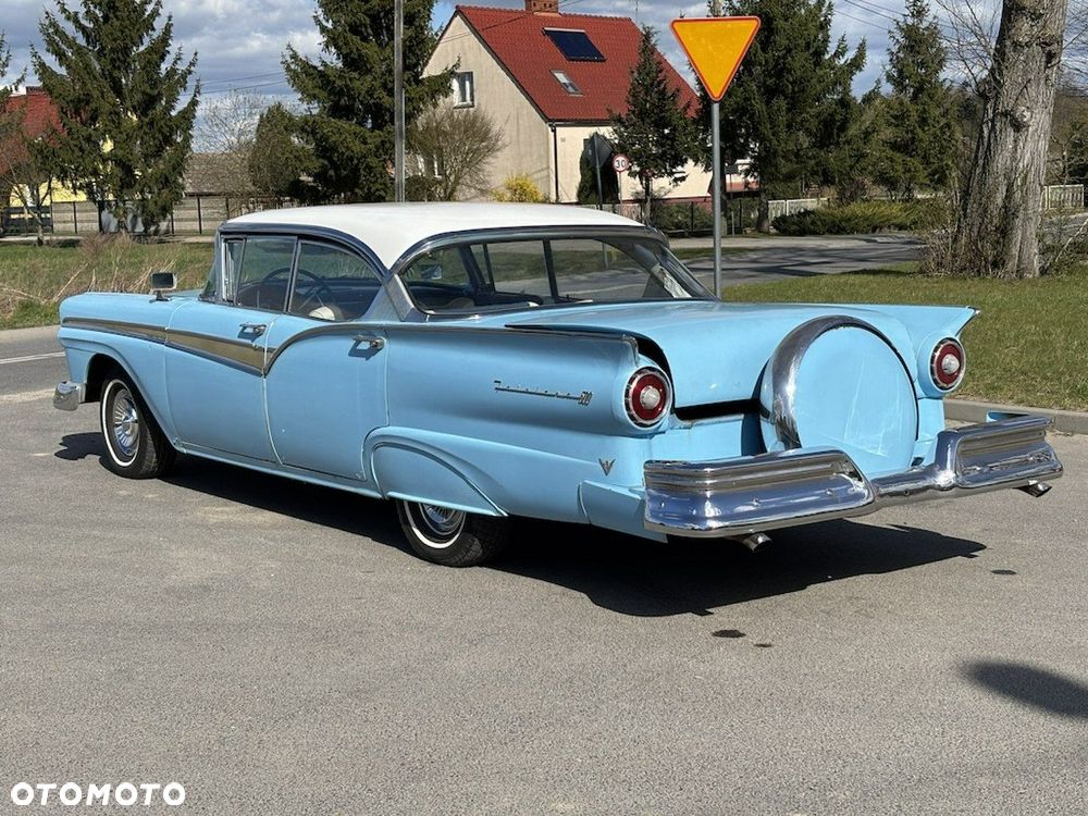 Ford Fairlane - 5