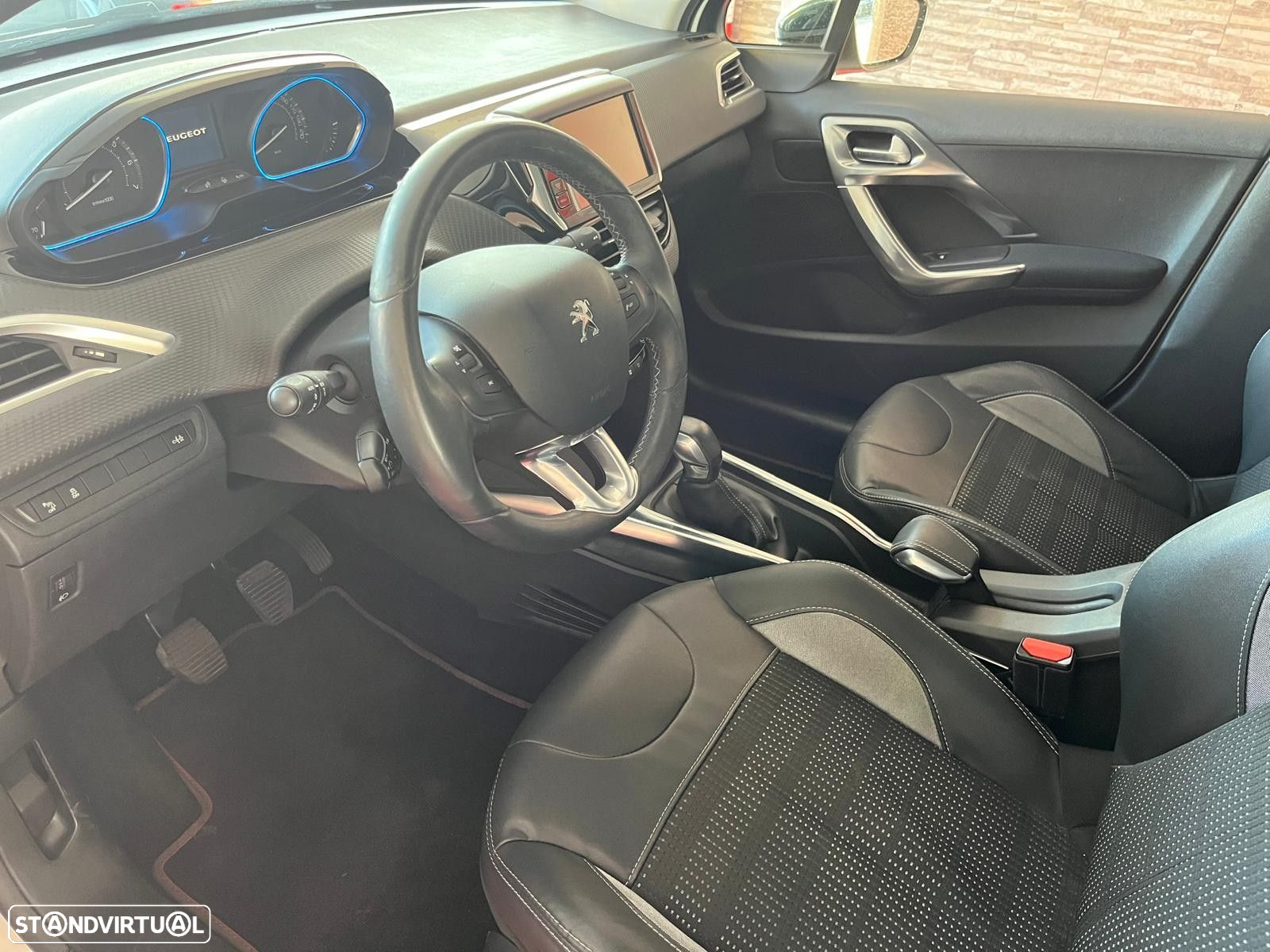 Peugeot 2008 1.2 PureTech Allure - 11