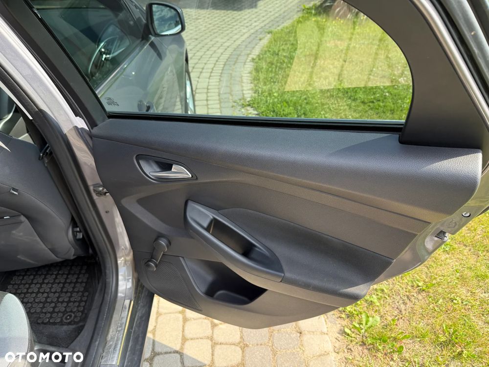 Ford Focus 1.6 Trend Sport - 16