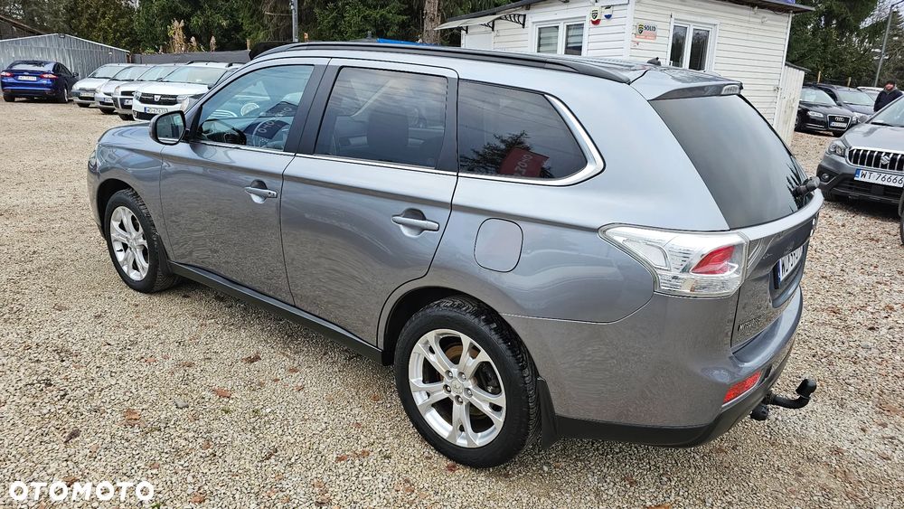 Mitsubishi Outlander 2.2 DID Intense + - 26