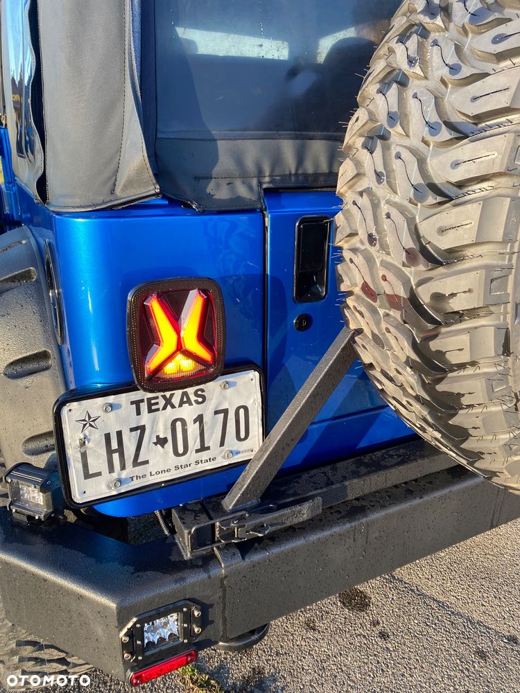 Jeep Wrangler - 12