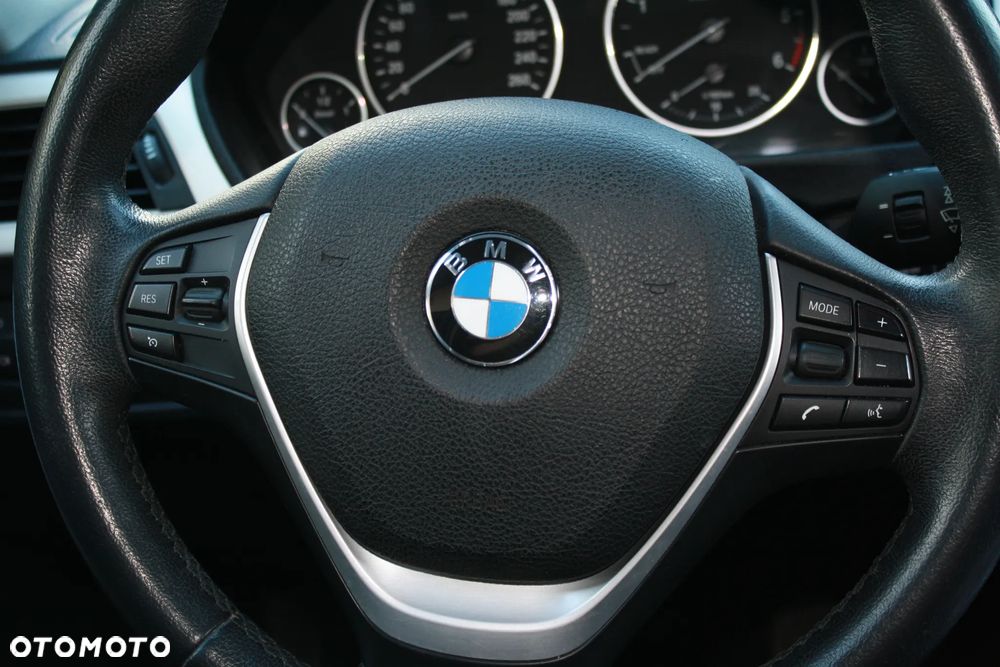 BMW Seria 3 318d Sport Line - 25