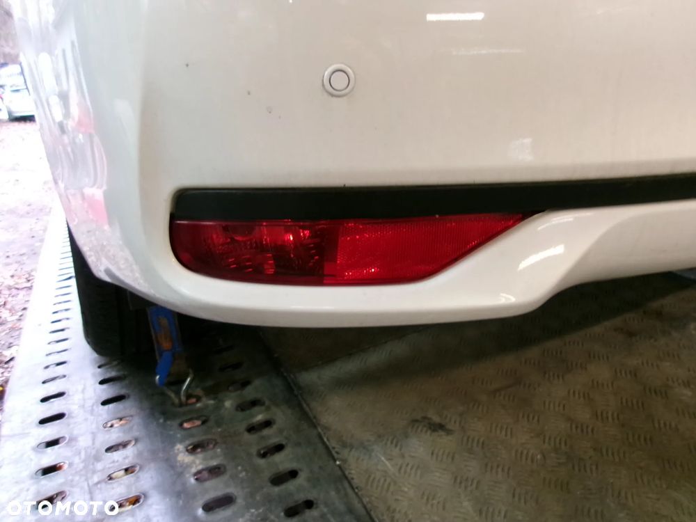 LAMPA TYŁ PRAWA LEWA PRZECIWMGIELNA TOYOTA AVENSIS T27 12-15 SEDAN - 1