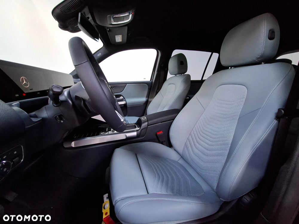 Mercedes-Benz GLB 200 7G-DCT - 7