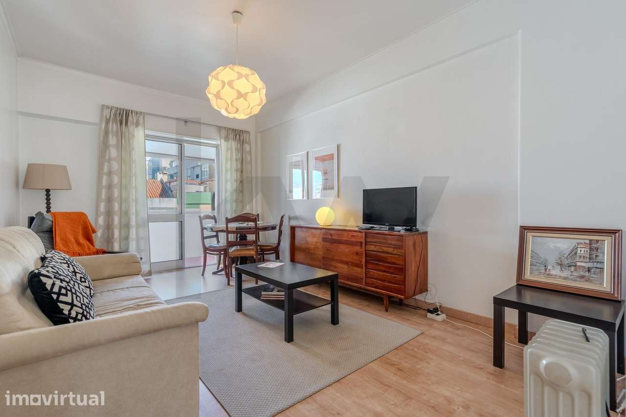 Luminoso Apartamento com Duas Frentes e Orientação Sul na Damaia – Pro - Grande imagem: 5/33
