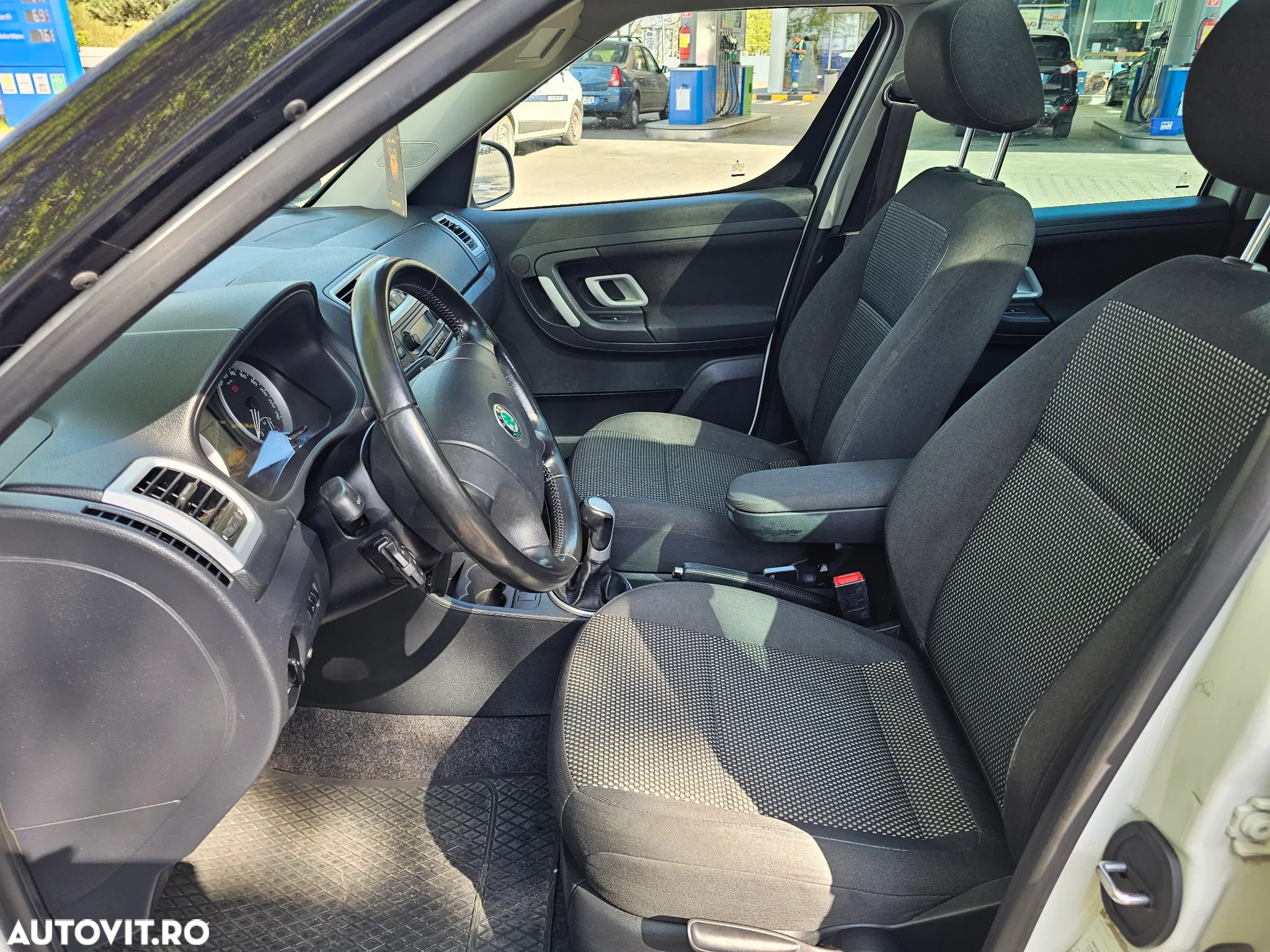 Skoda Roomster 1.6 Scout - 8