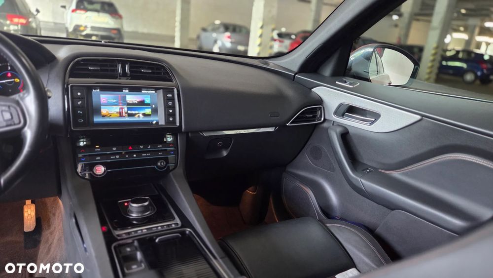 Jaguar F-Pace - 36