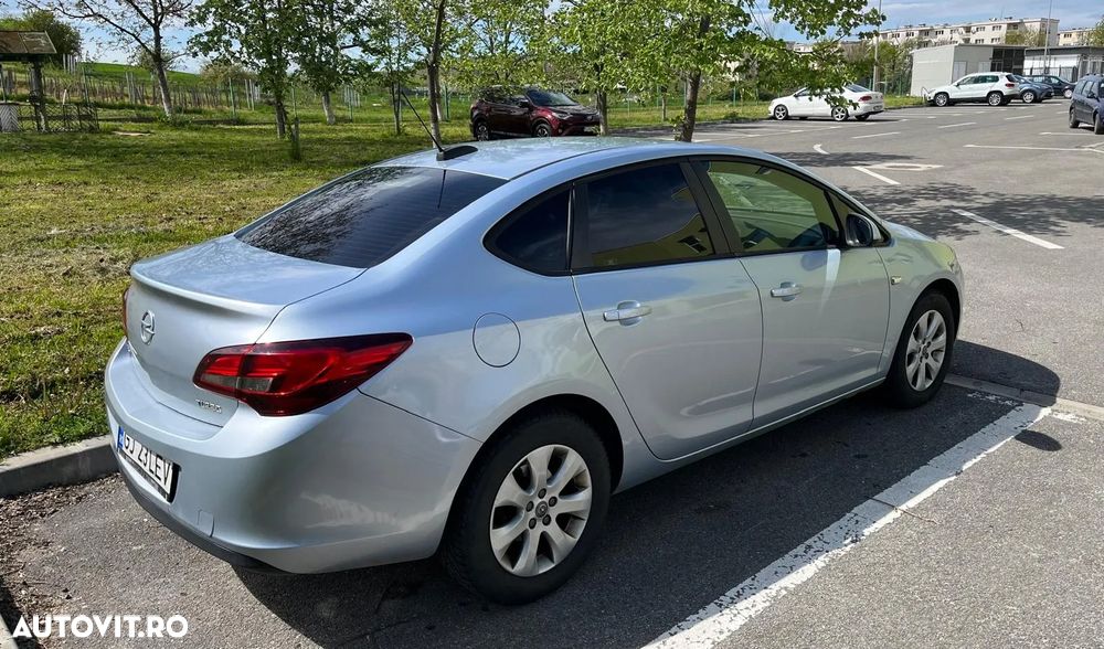 Opel Astra 1.4 Turbo ECOTEC Enjoy - 2