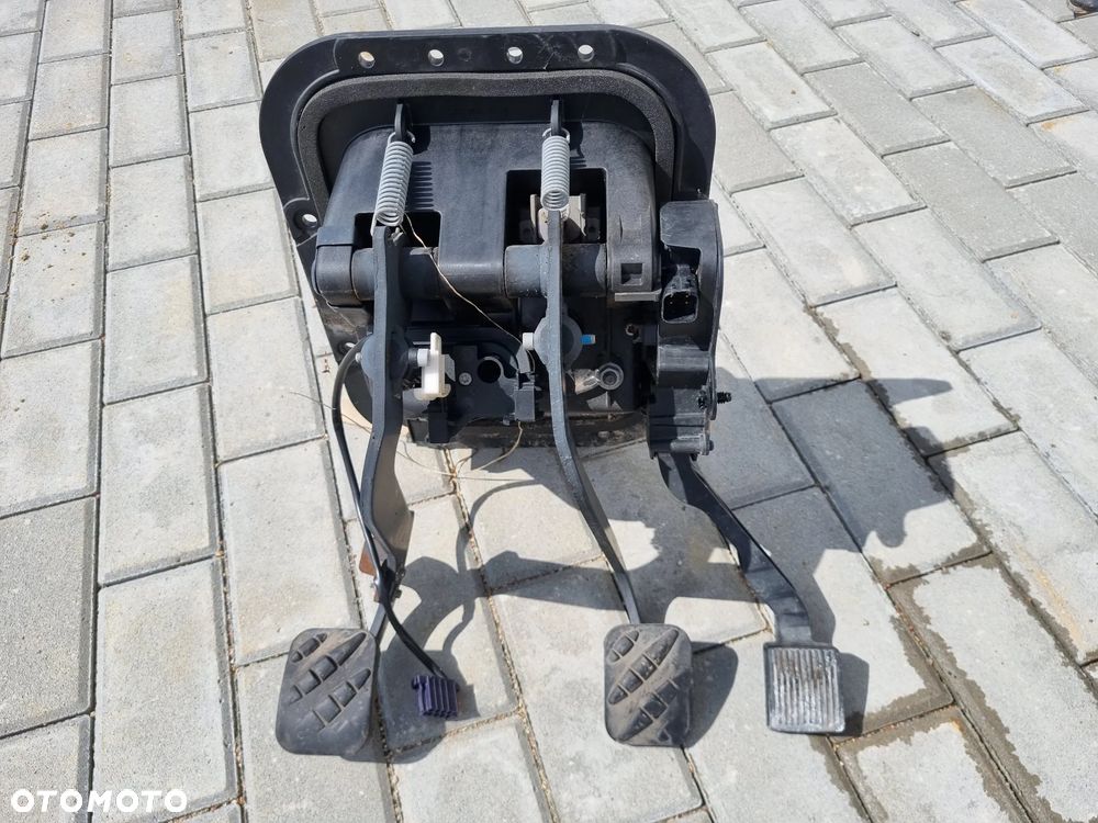 PEDAŁY PEDAŁ GAZ SPRZĘGŁO HAMULEC RENALUT MIDLUM