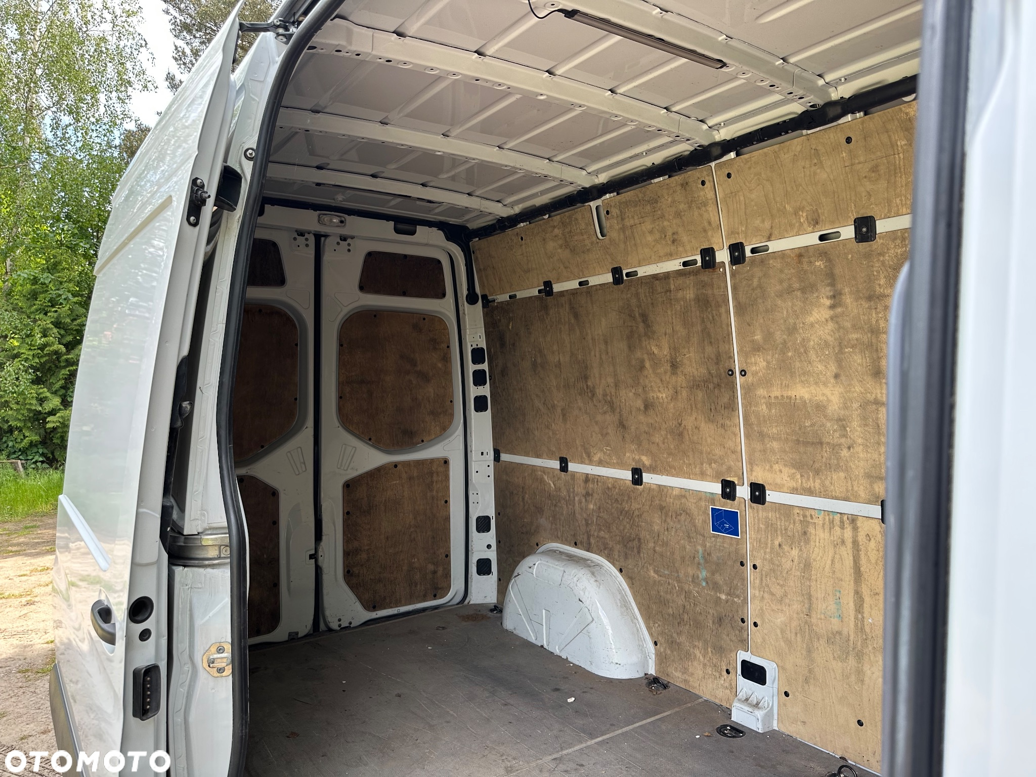 Mercedes-Benz Sprinter - 15