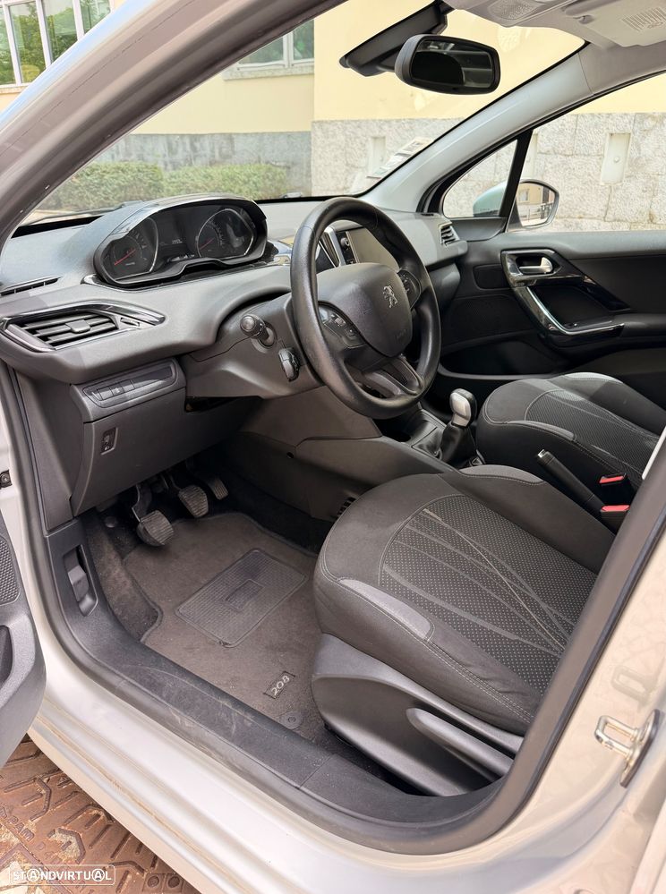 Peugeot 208 1.2 VTi Allure - 31