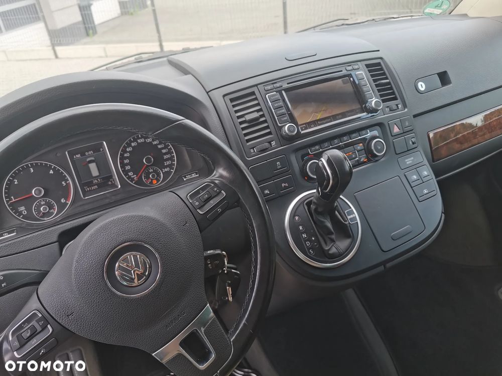 Volkswagen Multivan - 24