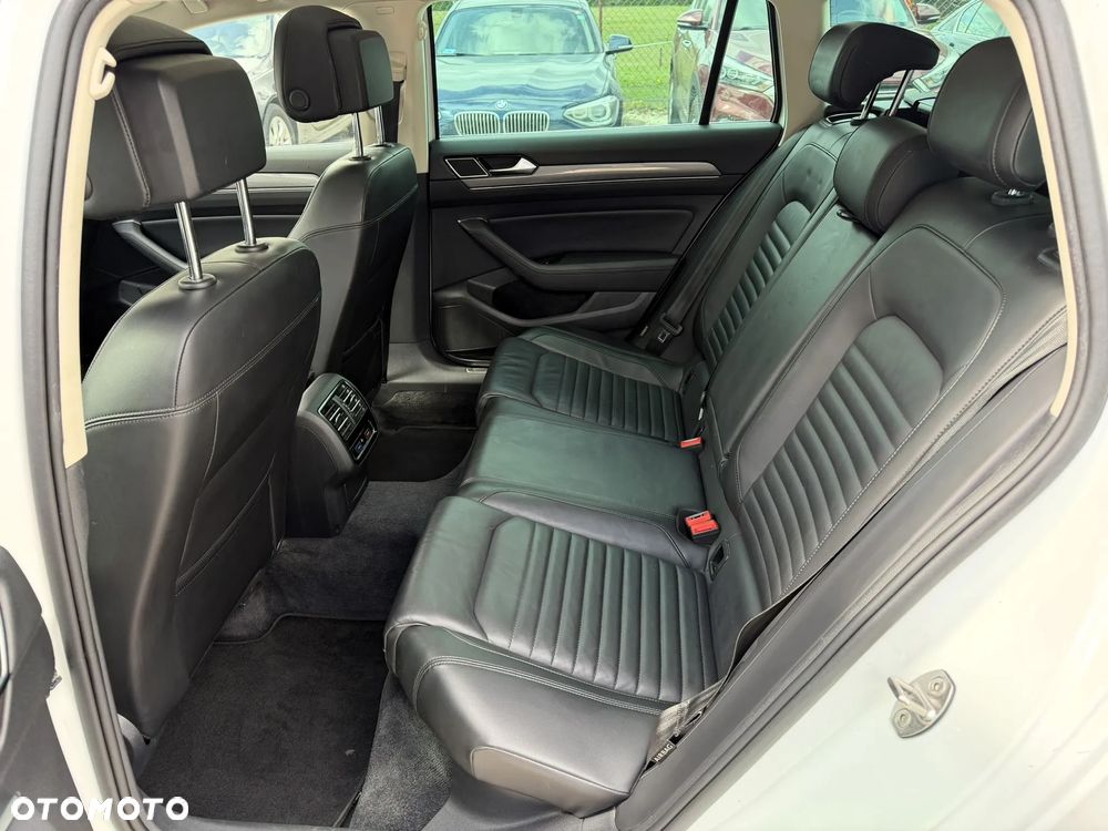 Volkswagen Passat - 12
