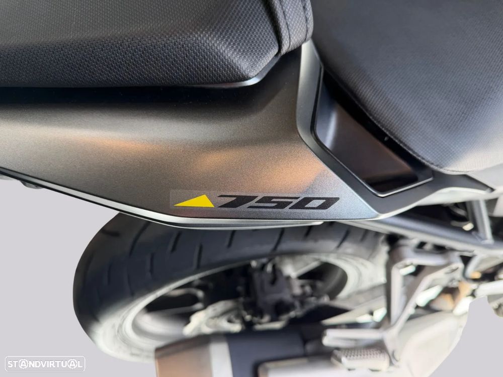 Honda Hornet 750 - 20