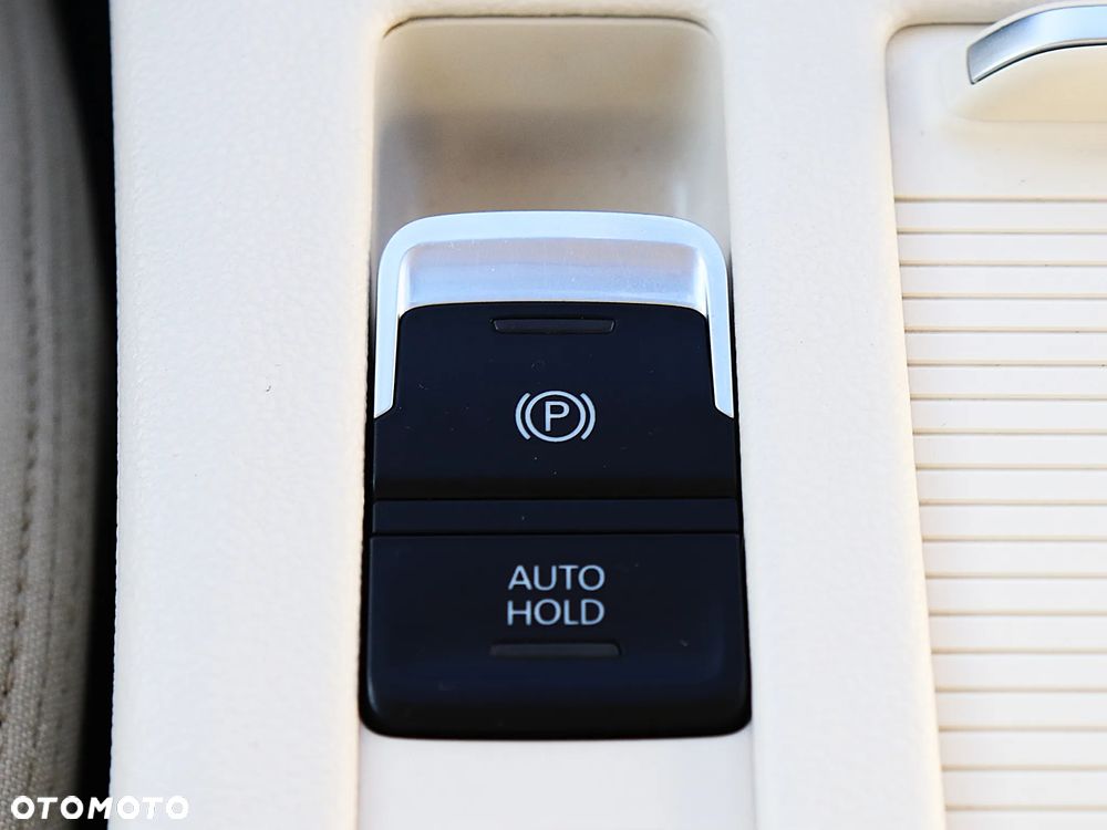 Volkswagen Passat 2.0 TDI SCR DSG Comfortline - 28