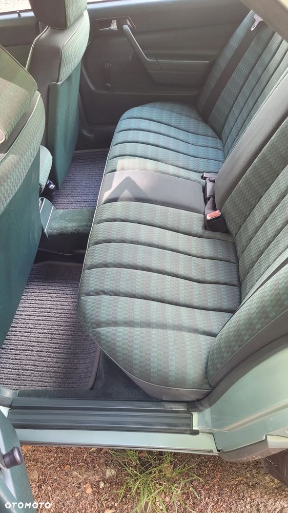 Mercedes-Benz W201 (190) - 8