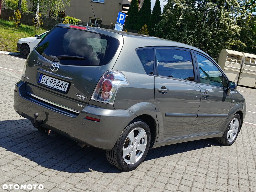 Toyota Corolla Verso 2.2 D-4D DPF Executive - 12
