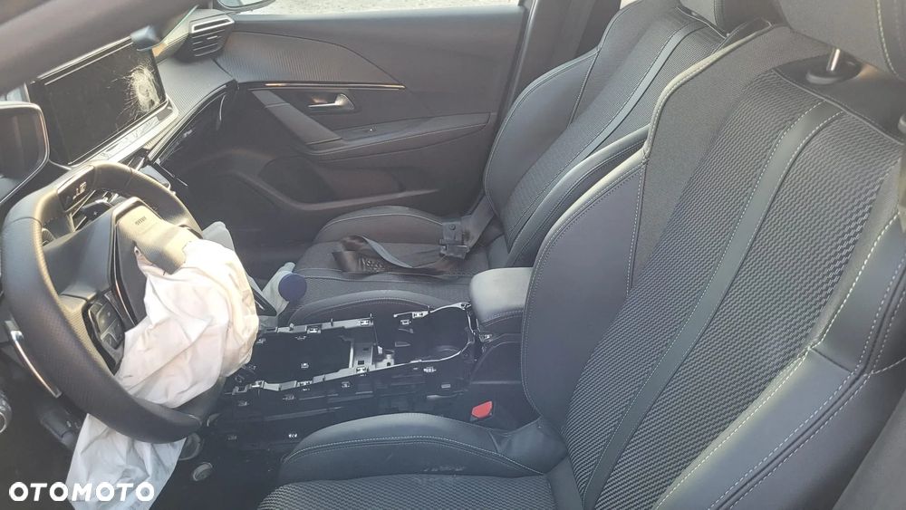 Peugeot 208 Hybrid 136 e-DSC6 GT - 11