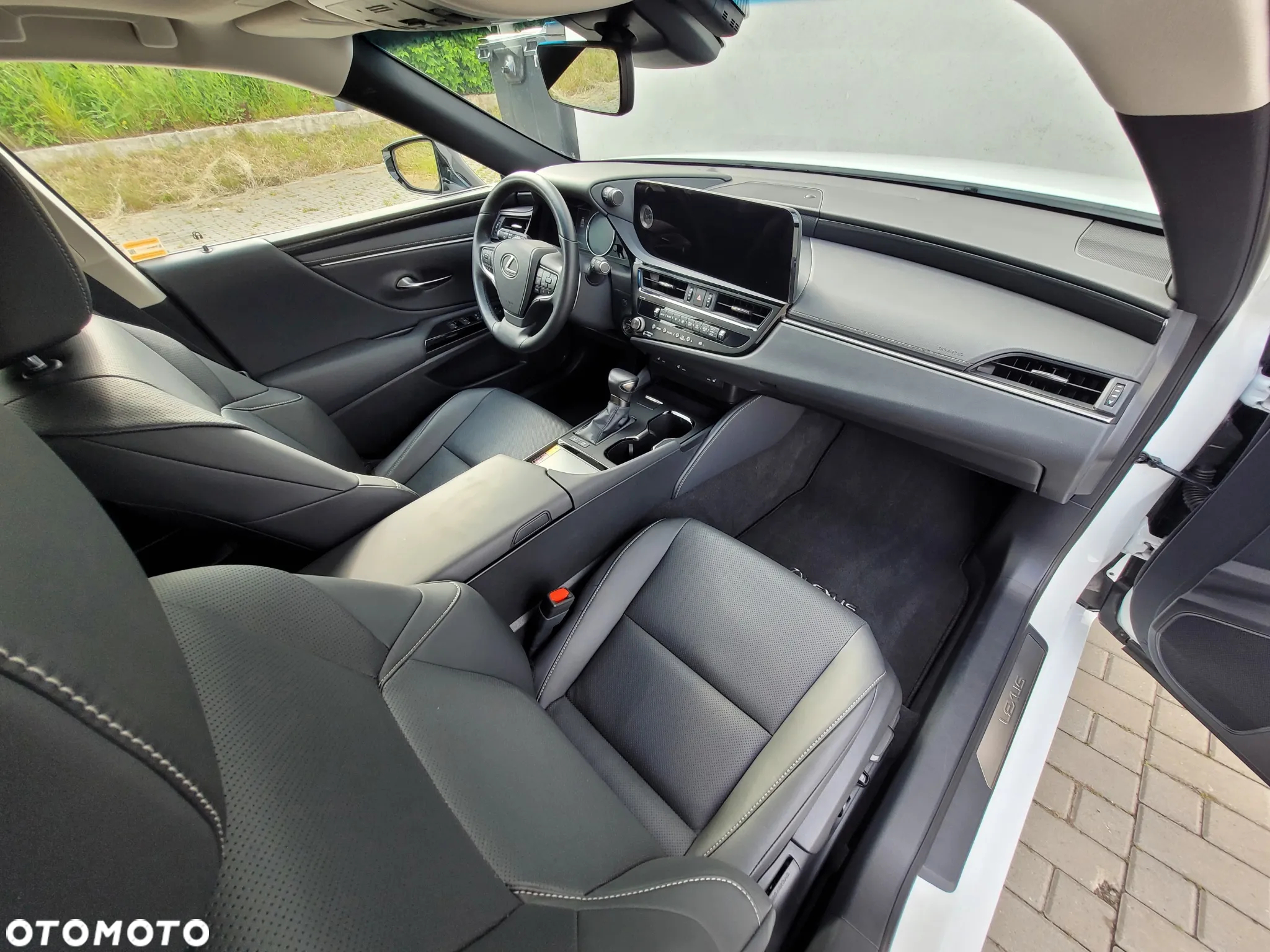 Lexus ES 300h F Sport Design - 4