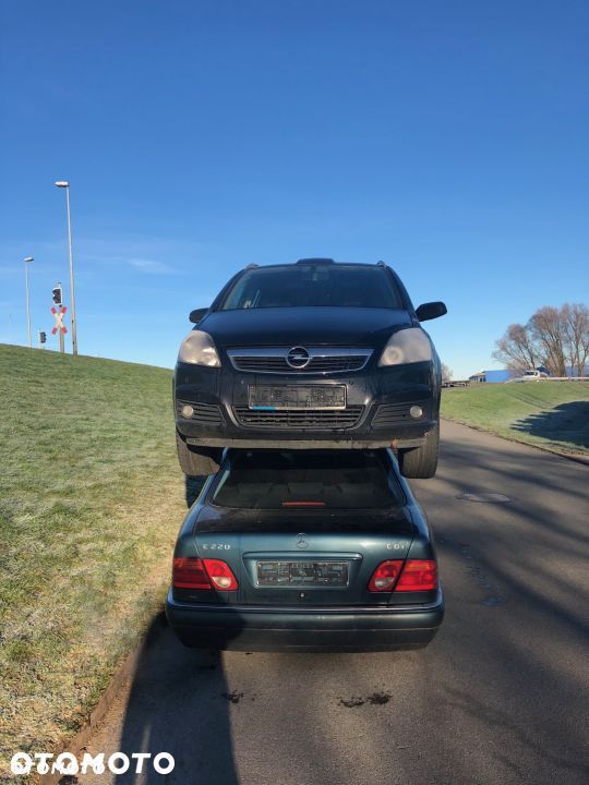 OPEL ZAFIRA  B DRZWI PRAWE TYLNE TYŁ KPL - 1