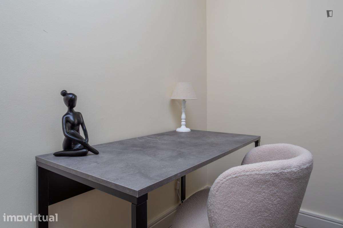 Quarto - localizado em Roma-Areeiro Lisbon - Grande imagem: 5/24