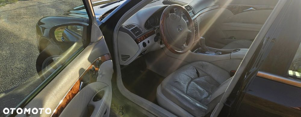 Mercedes-Benz Klasa E 500 4-Matic T Elegance - 8