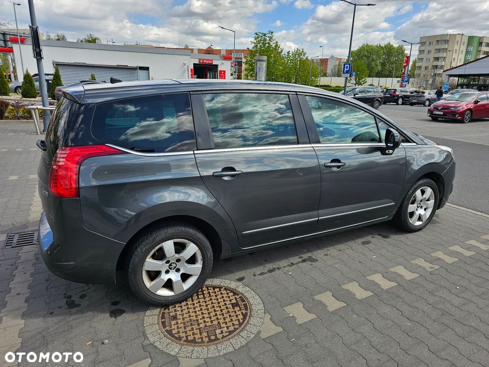 Peugeot 5008 HDI 115 Allure - 26