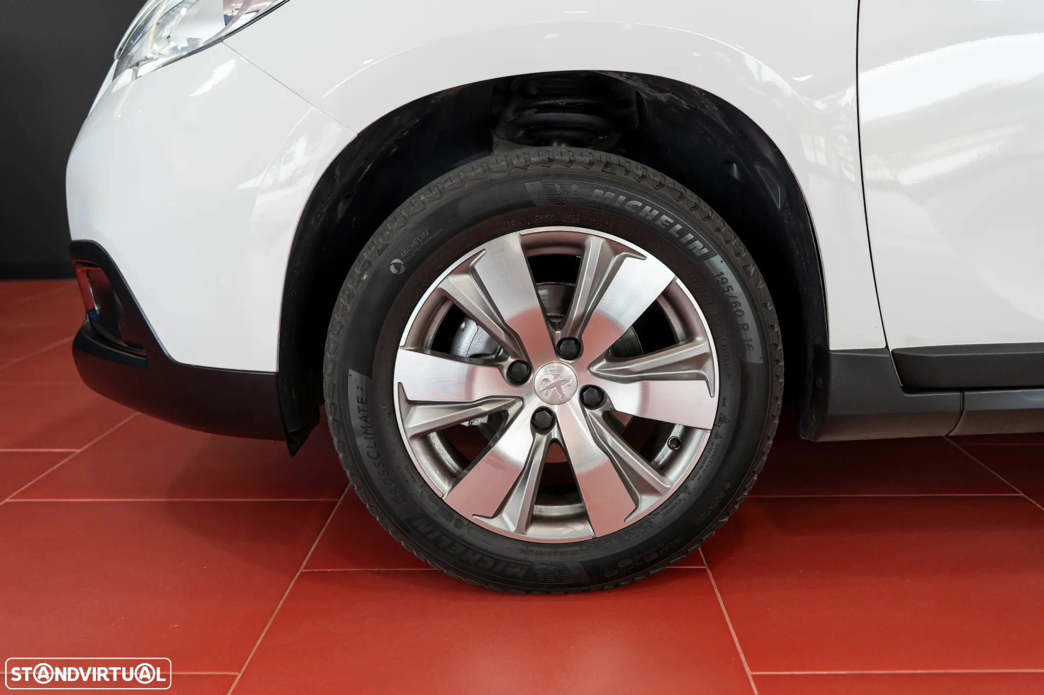 Peugeot 2008 1.6 BlueHDi Style - 32